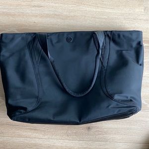 Lululemon Out Of Range Tote 20L